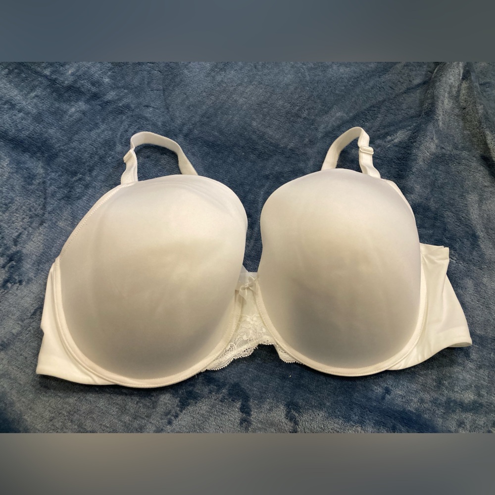 Torrid Curve brand, size 44DD, white padded underwire bra,